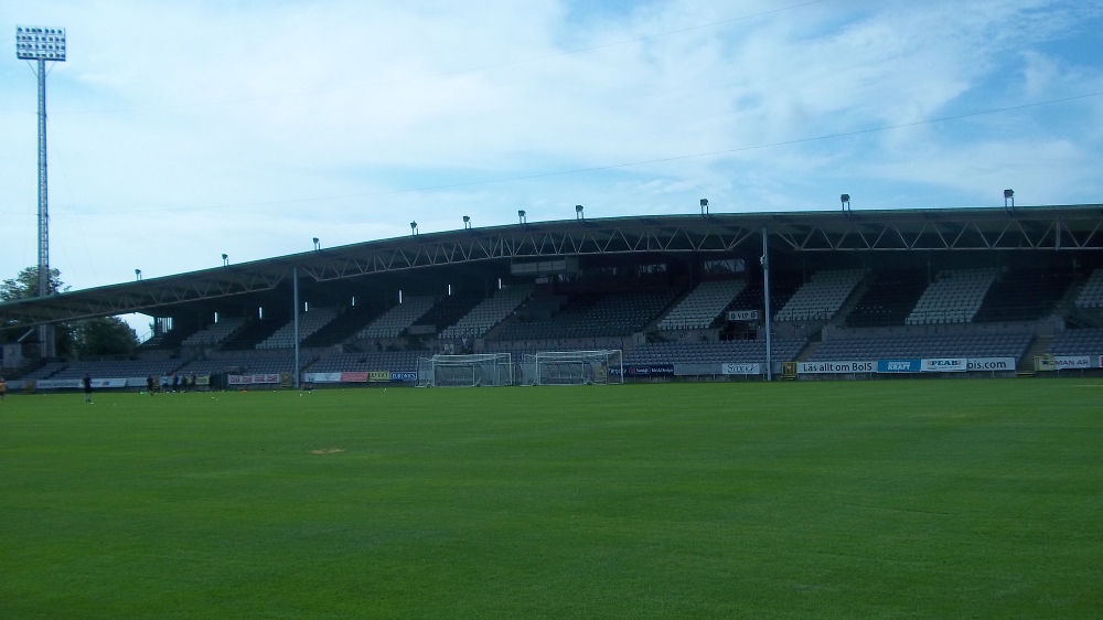 Die Haupttribüne des Stadions des Vereins Landskrona BoIS. Bei dem war letztes Jahr Henrik Larsson Trainer...