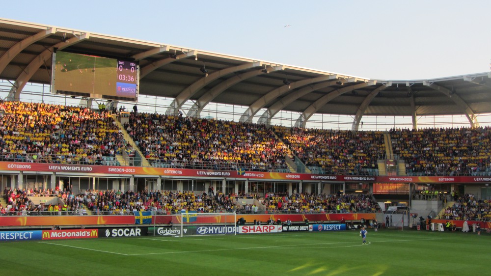 16.128 Zuschauer: Das Stadion war, von einigen VIP-Sitzen abgesehen, voll